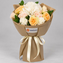 Букет из гортензии, роз и диантусов